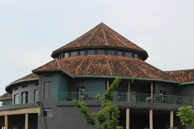 top hill hotel